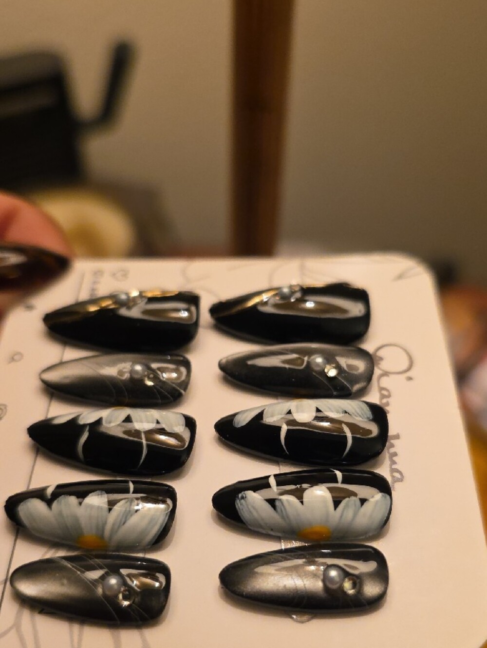 Black Daisy Accent Press-On Nails - Size Large - Picture 5 of 7